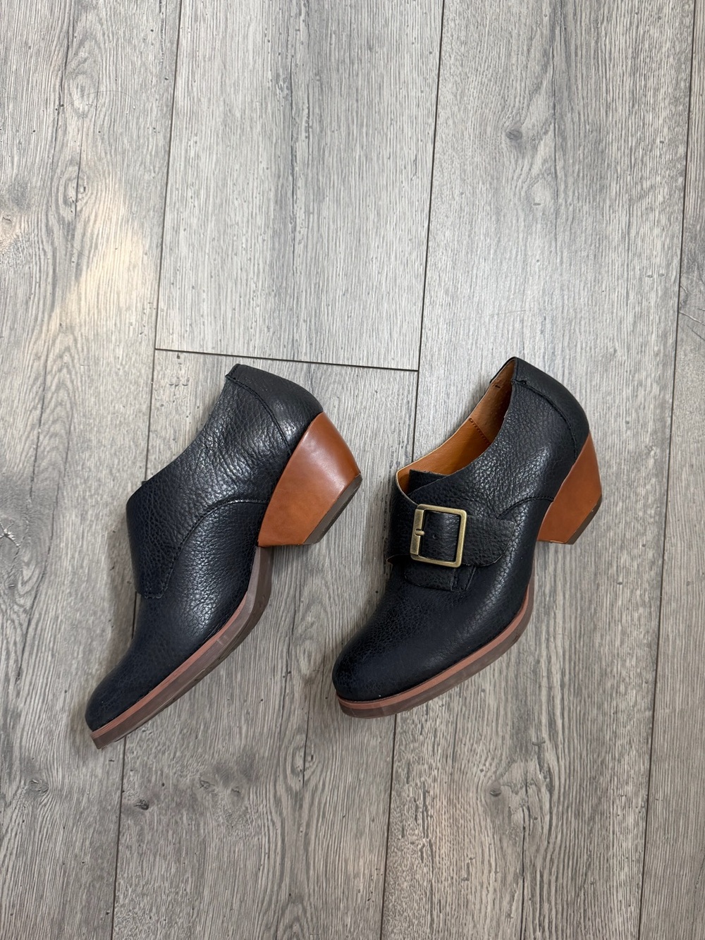 Kork-Ease Black Leather Low Heel Buckle Shoes with Brown Heel